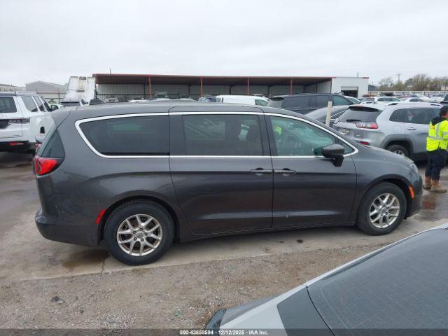 Chrysler Voyager Lx Image 4