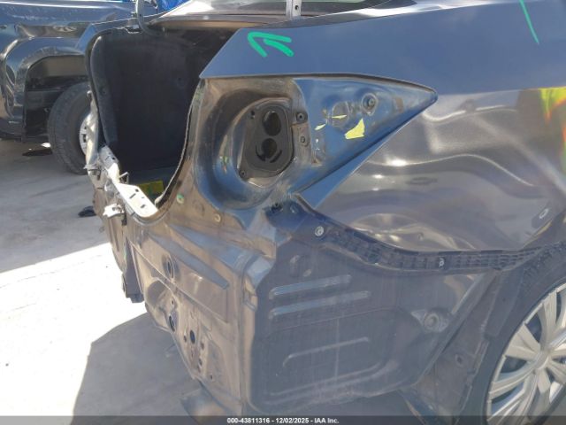 Toyota Corolla Le Image 9