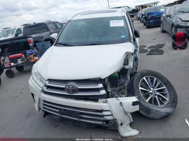 Toyota Highlander Xle Image 2