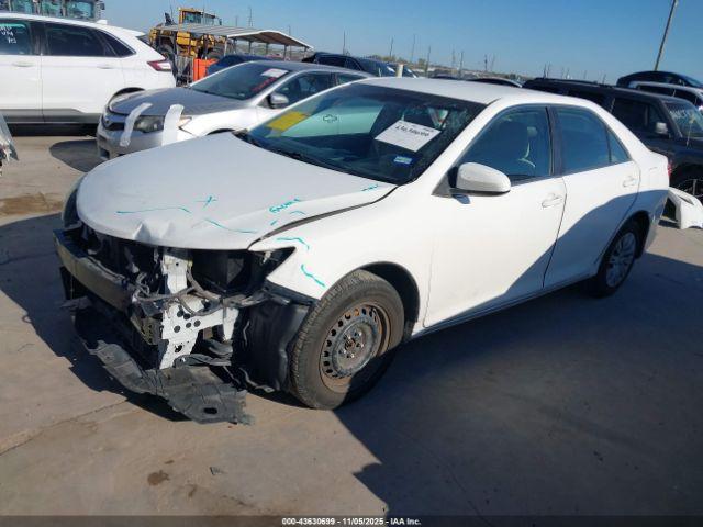 Toyota Camry Le Image 3