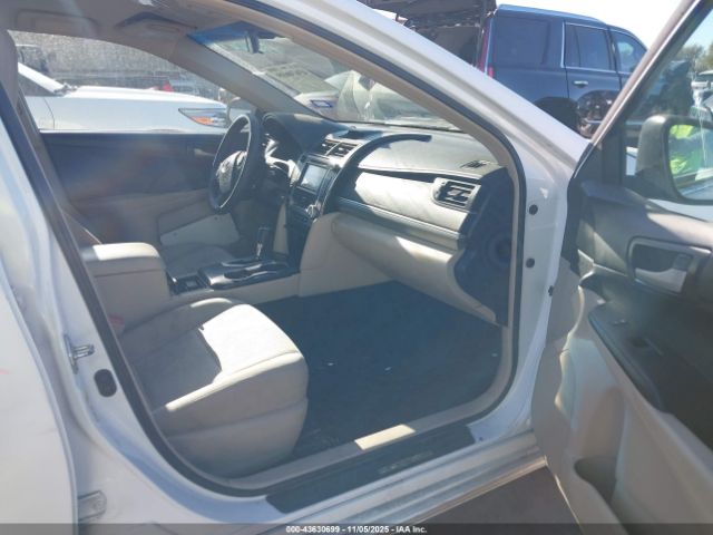 Toyota Camry Le Image 5