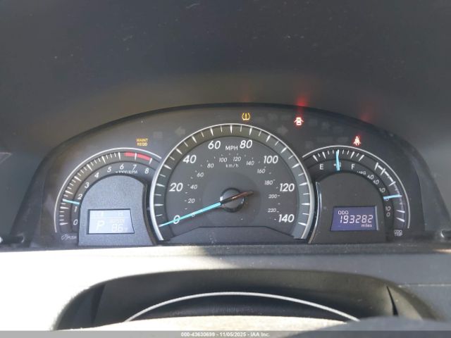 Toyota Camry Le Image 12