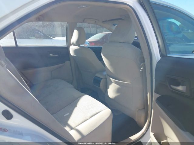 Toyota Camry Le Image 7