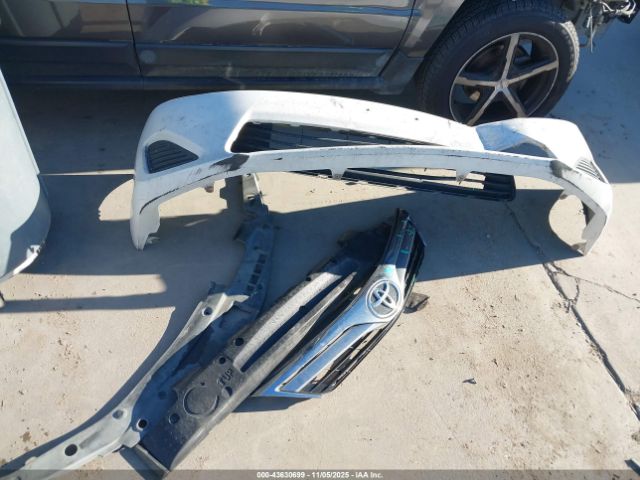 Toyota Camry Le Image 9