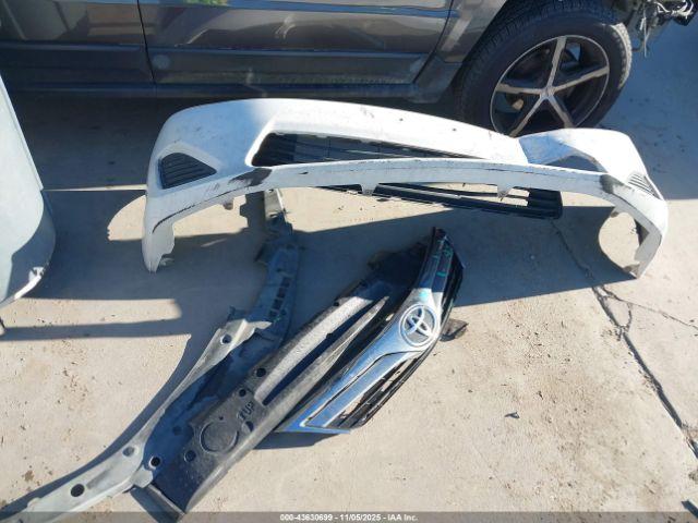 Toyota Camry Le Image 9