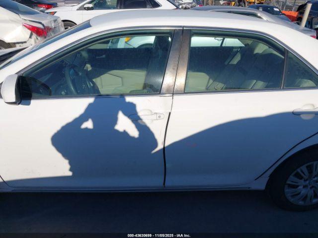 Toyota Camry Le Image 13