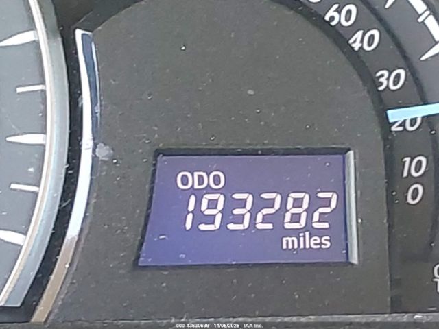 Toyota Camry Le Image 16