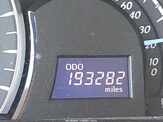 Toyota Camry Le Image 16