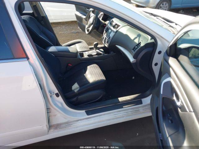 Nissan Altima 2.5 S Image 16