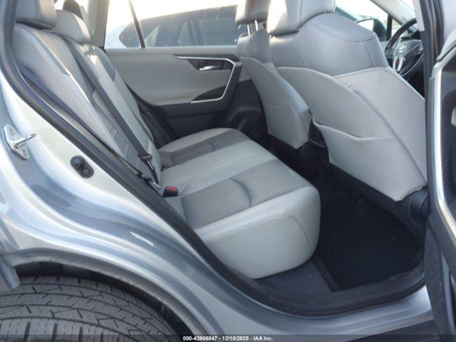 Toyota RAV4 Limited Image 9