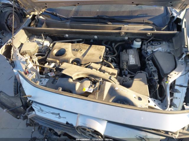 Toyota RAV4 Limited Image 12