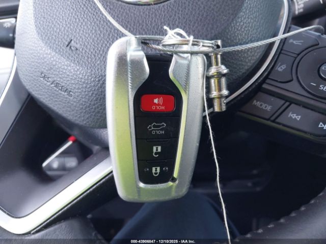 Toyota RAV4 Limited Image 8