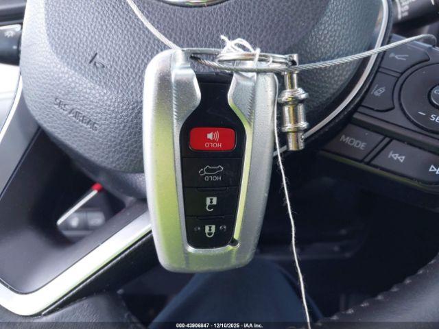 Toyota RAV4 Limited Image 8