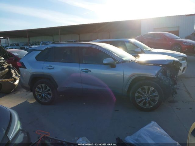 Toyota RAV4 Limited Image 11