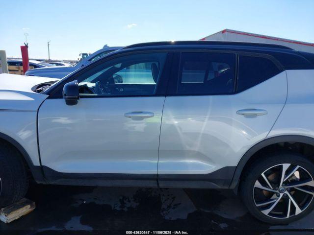 Volvo XC40 T4 R-design Image 17