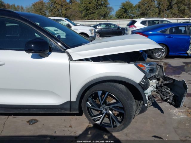 Volvo XC40 T4 R-design Image 18