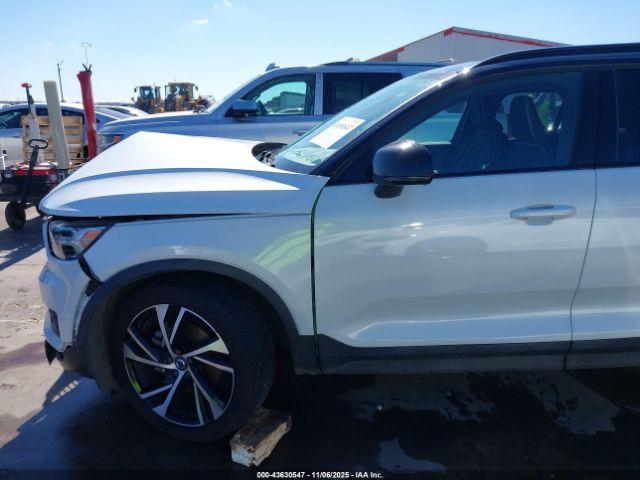 Volvo XC40 T4 R-design Image 5