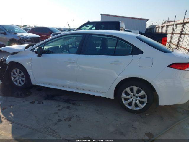 Toyota Corolla Le Image 12