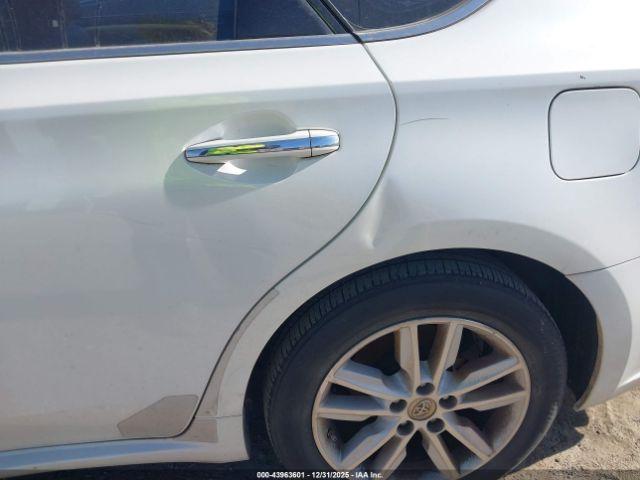 Toyota Avalon Xle Premium Image 17