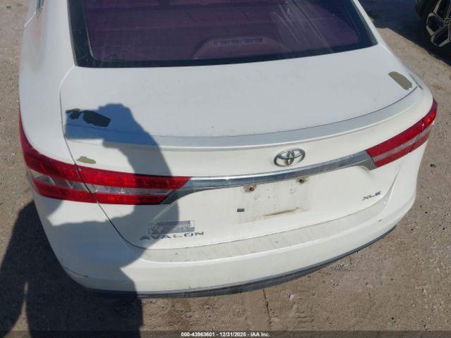 Toyota Avalon Xle Premium Image 16
