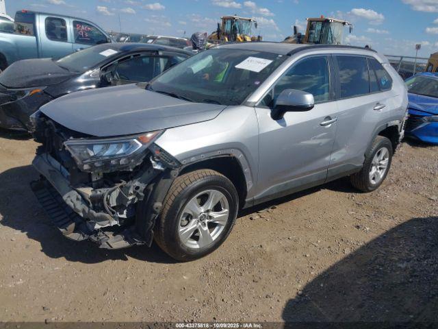 Toyota RAV4 Xle Image 4