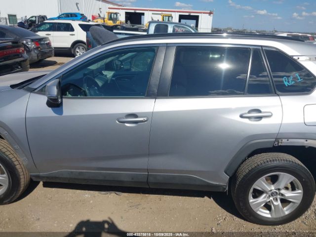 Toyota RAV4 Xle Image 11