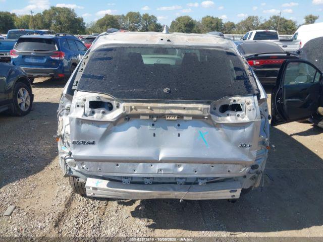 Toyota RAV4 Xle Image 9