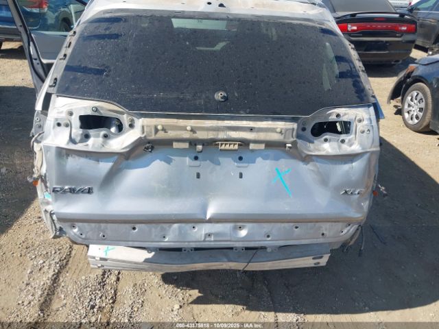 Toyota RAV4 Xle Image 18