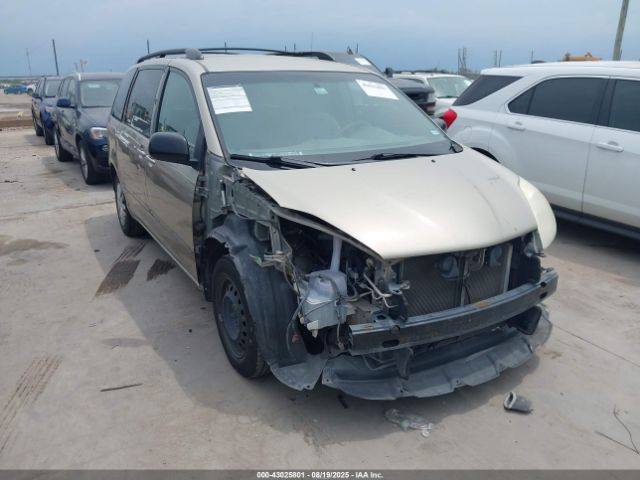 Toyota Sienna Le Image 1