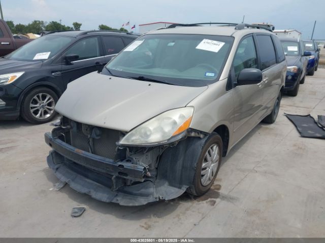 Toyota Sienna Le Image 11