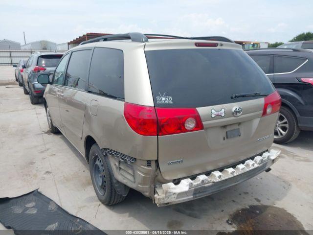 Toyota Sienna Le Image 5