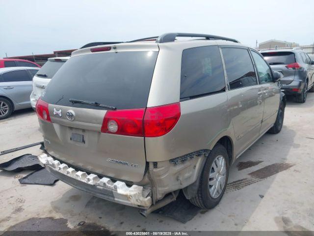 Toyota Sienna Le Image 8