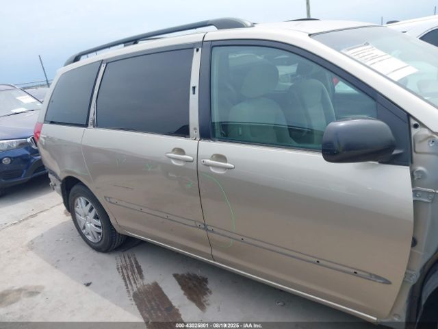 Toyota Sienna Le Image 12