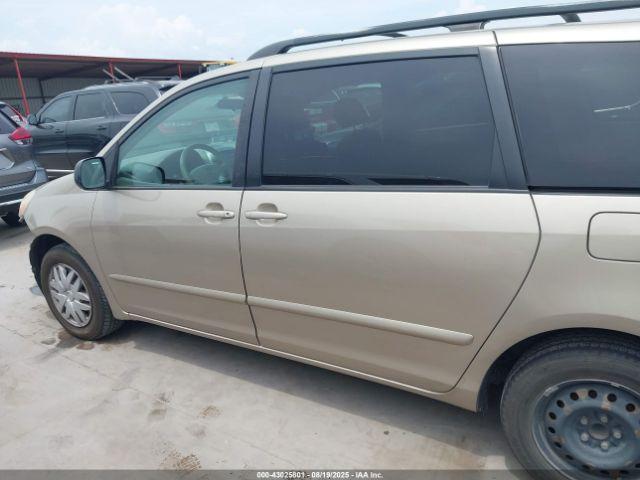 Toyota Sienna Le Image 13