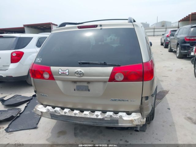 Toyota Sienna Le Image 3