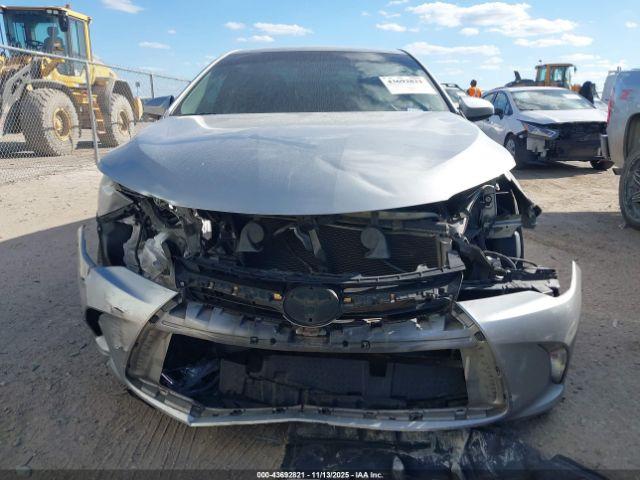 Toyota Camry Se Image 10