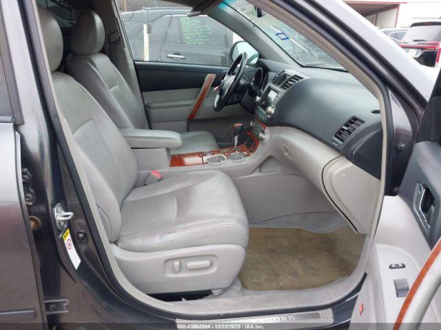 Toyota Highlander Limited V6 Image 10