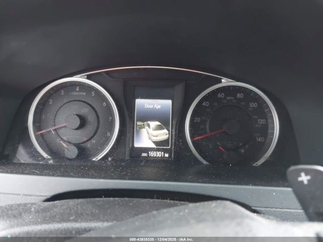 Toyota Camry Se Image 9