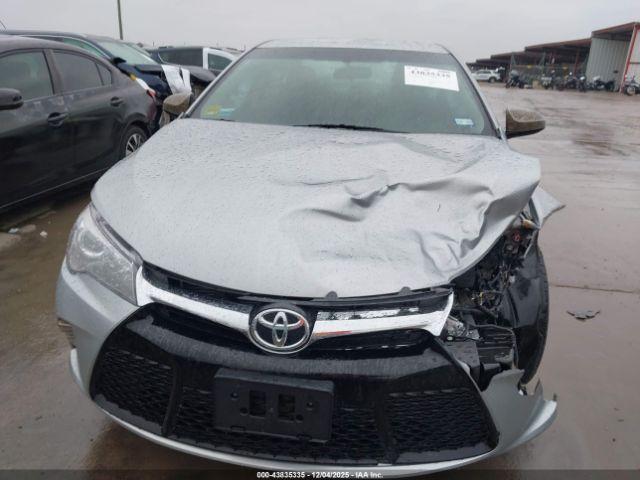 Toyota Camry Se Image 10