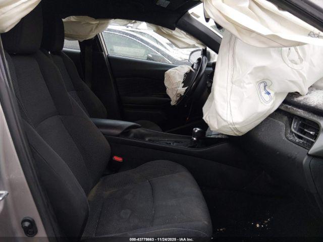 Toyota C-HR Xle Image 5