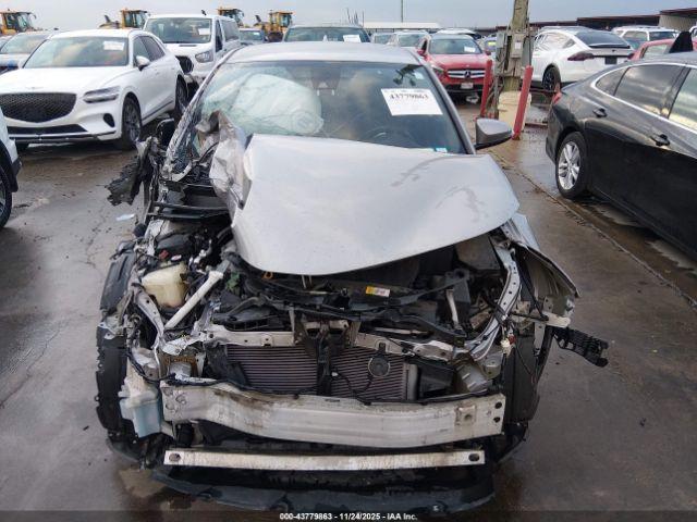 Toyota C-HR Xle Image 8