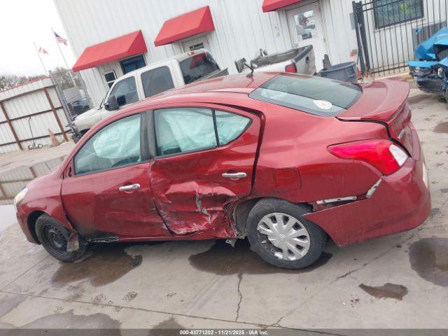 Nissan Versa Image 14