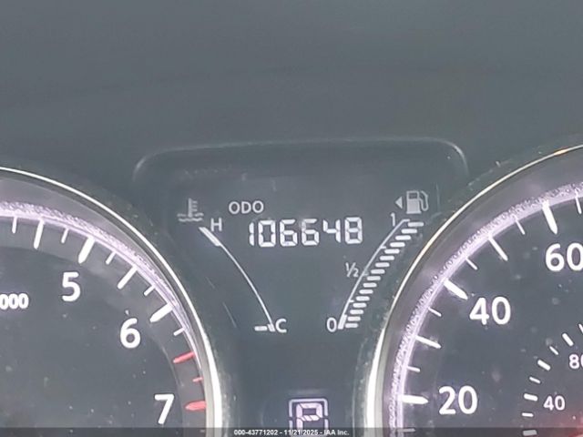 Nissan Versa Image 17