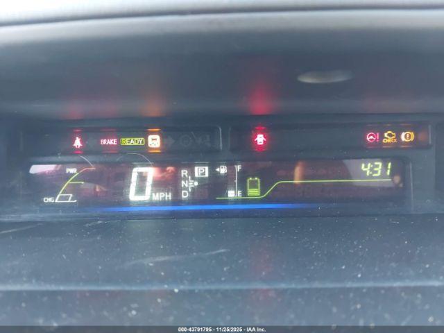 Toyota Prius v Two Image 5