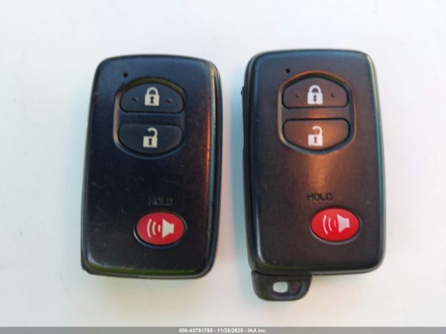 Toyota Prius v Two Image 9