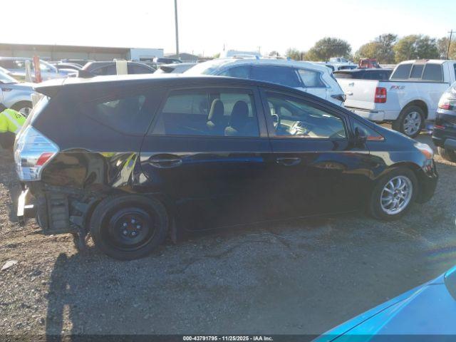 Toyota Prius v Two Image 14