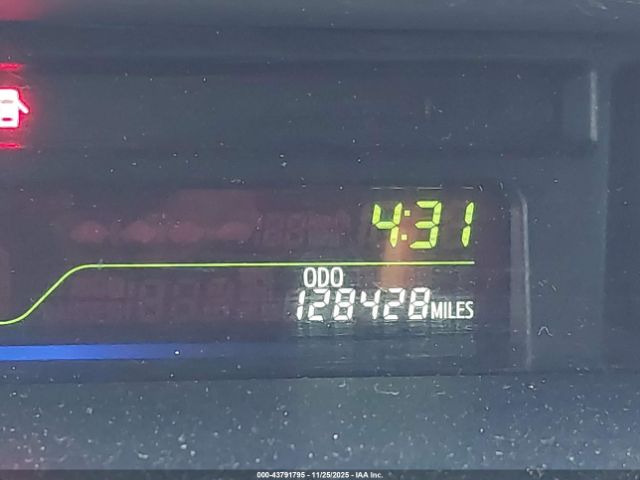 Toyota Prius v Two Image 16