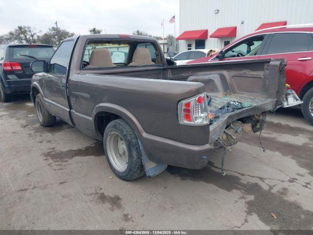 Chevrolet S-10 Ls Image 3