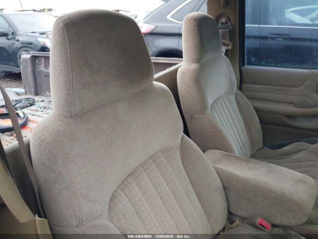 Chevrolet S-10 Ls Image 8