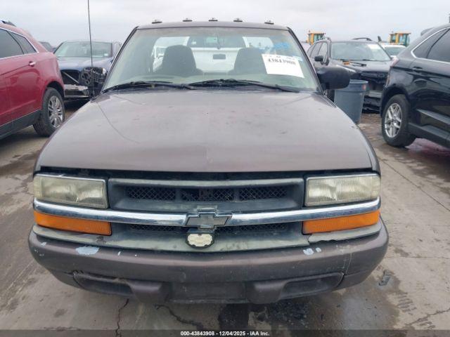 Chevrolet S-10 Ls Image 10